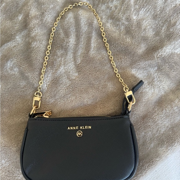 Anne Klein Black shoulder bag with Gold Chain - Picture 1 of 4